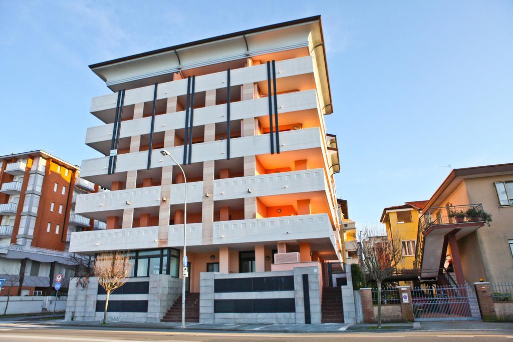 Capitol Apartments Grado Exteriör bild